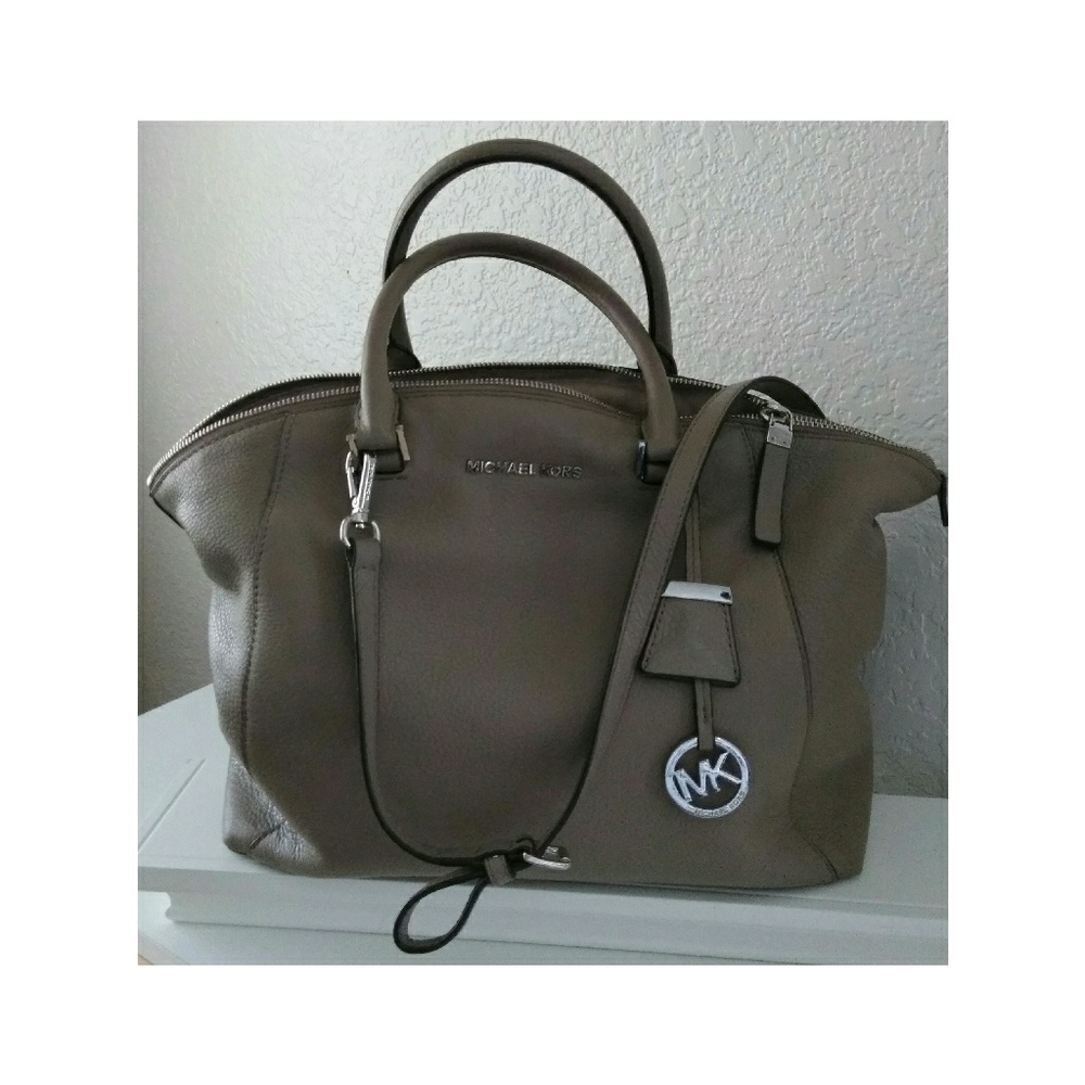 💕 Michael Kors Beige Pebble Leather Satchel Bag